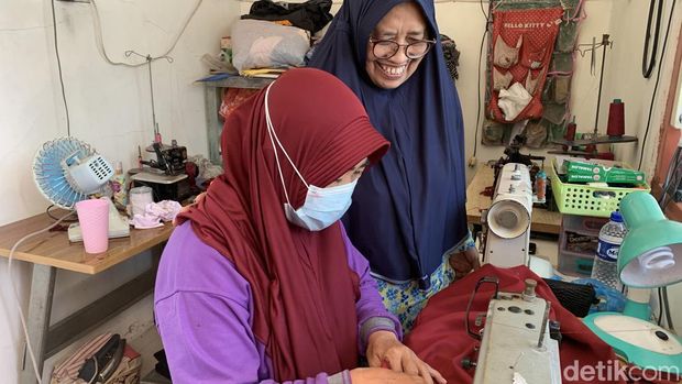 Program padat karya penjahit di Surabaya.