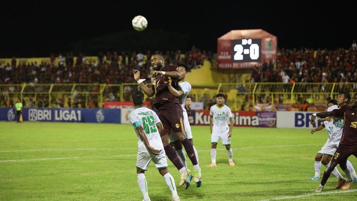 PSM Makassar melawan Persikabo 1973 di Stadion Gelora BJ Habibie, Parepare dalam laga Liga 1 2023/2024.