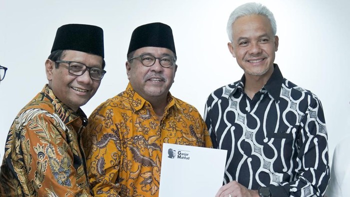 Politikus PDIP Rano Karno menjadi Ketua Tim Pemenangan Daerah (TPD) Ganjar Pranowo-Mahfud Md wilayah Banten. Penyerahan SK sendiri disaksikan oleh pasangan Ganjar-Mahfud.