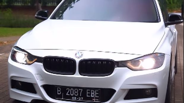 Rizky Billar lelang BMW 320i untuk Palestina.