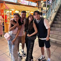 Tak hanya berdua Rizky Febian dan Mahalini juga ditemani oleh kakaknya, Dion Raharja, dan kakak iparnya, Ayu Nindy Pricilia. Foto: Instagram/@rizkyfbian