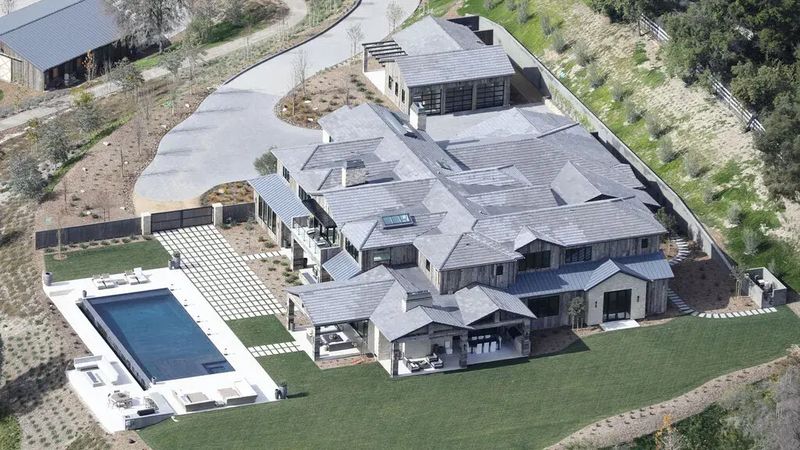 Rumah Kylie Jenner (Rp 565,7 Miliar).