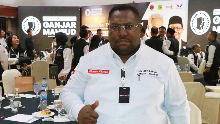 Sekretaris TPD Ganjar-Mahfud di Papua Kenius Kogoya.