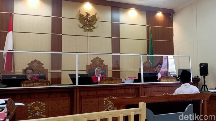 Sidang dengan agenda pemeriksaan terdakwa Slamet Tohari di Pengadilan Negeri Banjarnegara, Kamis (23/11/2023).