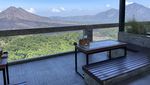 Puas Menatap Gunung Batur Sambil Ngopi Asyik