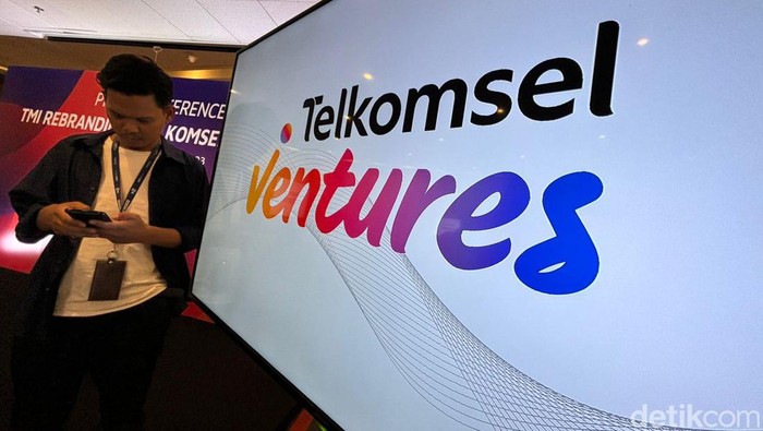 Telkomsel melakukan rebranding anak usahanya di bidang investasi perusahaan rintisan atau startup, Telkomsel Mitra Inovasi (TMI) menjadi Telkomsel Ventures.