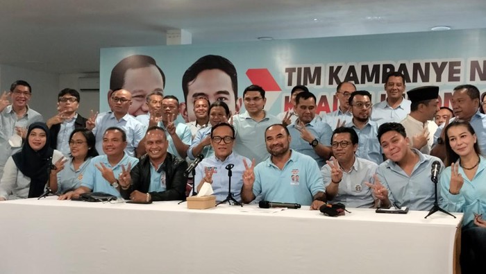 Komandan Relawan Tim Kampanye Nasional (TKN) Prabowo-Gibran Haris Rusly Moto menyerukan kepada seluruh komunitas relawan pendukung Prabowo-Gibran agar menyambut dan menjalani kampanye pemilu dengan cara yang sejuk, damai dan kreatif. Selama masa kampanye Pilpres 2024, TKN Prabowo-Gibran akan menggelar Sabtu Biru Langit di berbagai daerah.
