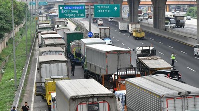 Tol Japek di Cibitung Macet Gegara Demo Buruh, Ini Potretnya