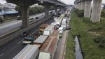 Tol Japek di Cibitung Macet Gegara Demo Buruh, Ini Potretnya