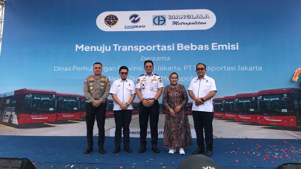 TransJakarta Resmikan 22 Bus Listrik Baru (M Fardan Kaftaro-detikcom)
