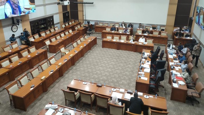 Komisi III DPR RI telah menuntaskan rangkaian uji kelayakan dan kepatutan atau fit and proper test calon hakim agung dan calon hakim ad hoc pada Mahkamah Agung (MA) tahun 2023. Hasilnya, Komisi III DPR menyepakati 7 calon nama hakim agung di Mahkamah Agung.