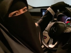 Umi Pipik Nyaman Sendiri Meski 11 Tahun Uje Tiada
