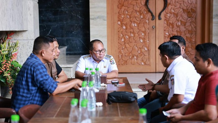 Wali Kota Makassar Moh Ramdhan Danny Pomanto menerima kunjungan komunitas motor di Makassar.