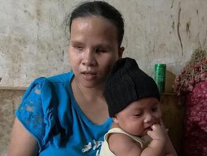 Yanti bersama Raffa, anak bungsunya yang baru berusia 6 bulan.
