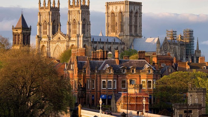 York Minster from the Lendal Bridge, York, Yorkshire, Inggris