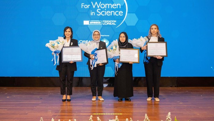 4 Perempuan Peneliti RI Raih L'Oreal-UNESCO For Women in Science 2023 Empat perempuan peneliti Indonesia memenangkan L'Oreal-UNESCO For Women in Science 2023. Mereka menerima pendanaan riset Rp 100.000.000.