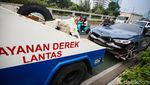 BMW Kecelakaan di Depan DPR, Lalin Arah Slipi Macet
