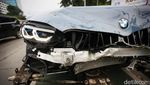 BMW Kecelakaan di Depan DPR, Lalin Arah Slipi Macet