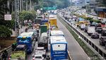 BMW Kecelakaan di Depan DPR, Lalin Arah Slipi Macet