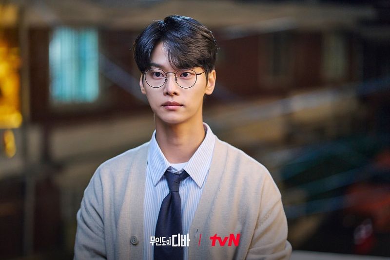 Cha Hak Yeon di drama Korea Castaway Diva