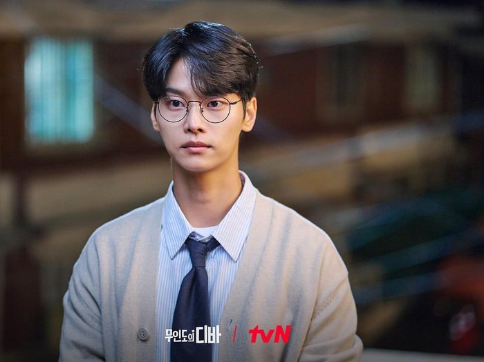 Cha Hak Yeon di drama Korea Castaway Diva