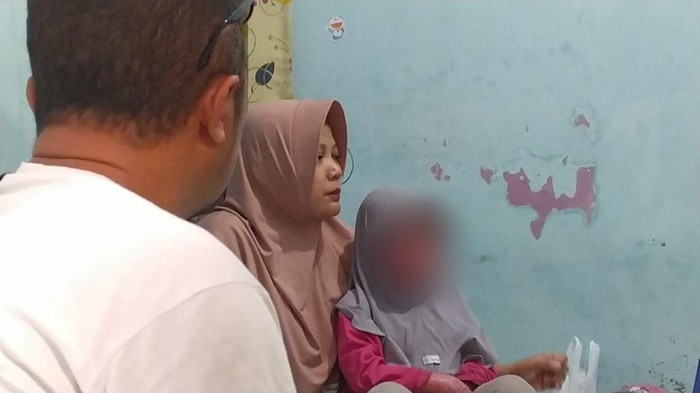 Dede Evi dan anaknya, Safira Febriana.