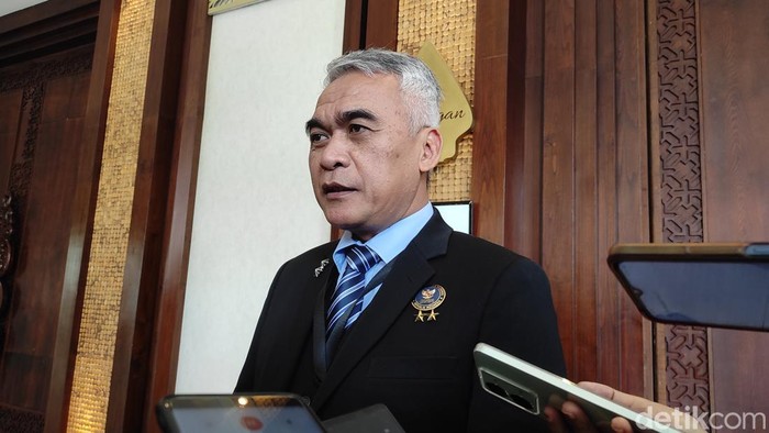 Deputi Hukum dan Kerjasama BNN RI Irjen Agus Irianto memberikan keterangan kepada wartawan di The Nusa Dua, Kabupaten Badung, Bali, Jumat (24/11/2023). (I Wayan Sui Suadnyana/detikBali)