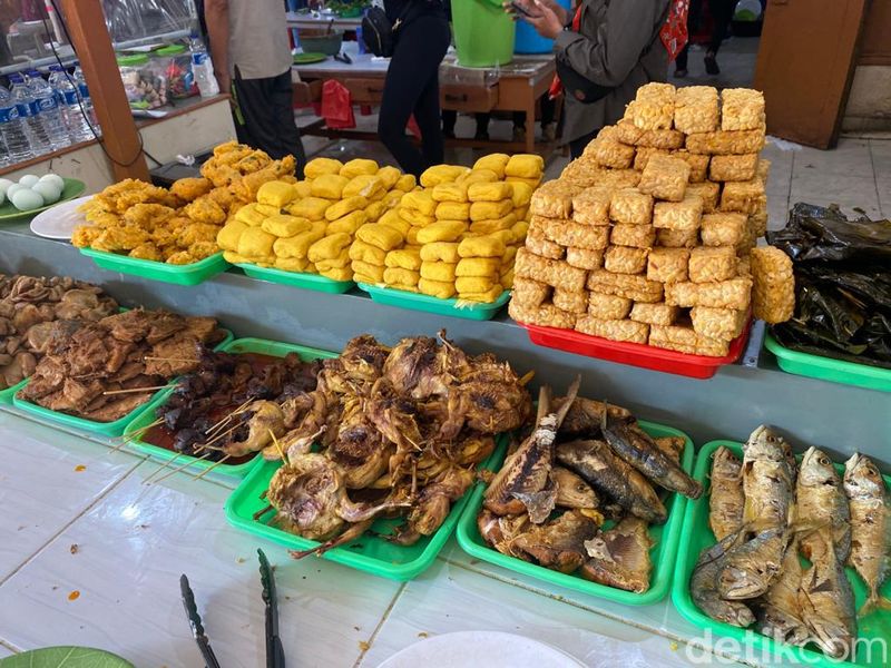 Di RM Ampera 2 Tak Ada Prasmanan Khas Sunda dengan Sambal Dadak Pedas