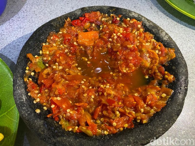 Di RM Ampera 2 Tak Ada Prasmanan Khas Sunda dengan Sambal Dadak Pedas