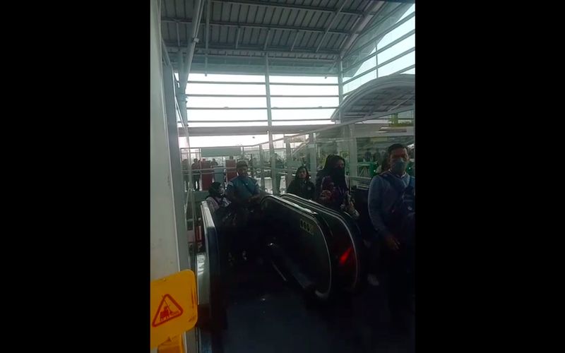 Eskalator Stasiun Bekasi dikabarkan DJKA Kemenhub sudah hidup lagi, 24 November 2023. (Dok Humas DJKA Kemenhub)