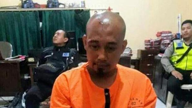 Faisal Karim ditangkap polisi beberapa saat setelah menikam Zaki hingga tewas .