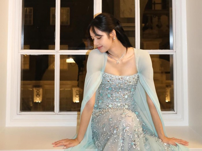 Gaya Lisa BLACKPINK di Buckingham Palace, Disebut Real Life Princess