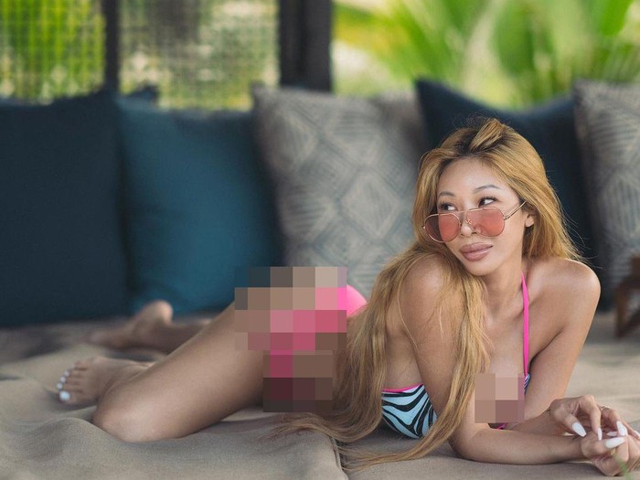 Gaya Seksi Artis Korea Jessi Liburan di Bali, Disambut Fans Indonesia