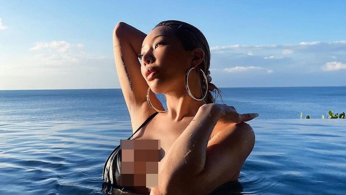Gaya Seksi Artis Korea Jessi Liburan di Bali, Disambut Fans Indonesia Gaya Seksi Artis Korea Jessi Liburan di Bali, Disambut Fans Indonesia