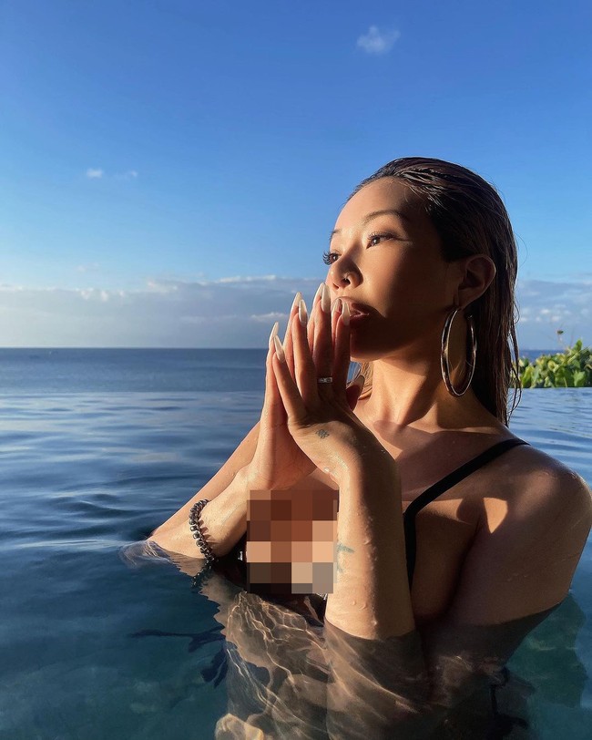 Bali belakangan semakin populer sebagai destinasi liburan artis Korea. Jessi pun tak ketinggalan menyematkan lokasi Bali, Indonesia dalam unggahan Instagram-nya. Foto: dok. Instagram @jessicah_o