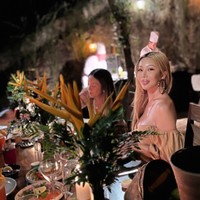 “MBAA KAGET TIBA DI BALI😭😭” “MBK JESSI MASIH DI BALI YAHH TADI KETEMU BELI MARTABAK TELOR 😁😁😁😁” “pantesan tdi ak liat mba jessi lagi beli seblak,” komentar sejumlah netizen Indonesia di bawah unggahan foto Jessi. Foto: dok. Instagram @jessicah_o