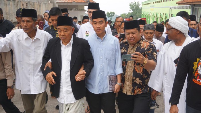 gibran rakabuming di ponpes amanatul ummah di mojokerto
