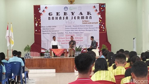Suasana Seminae bertajuk Peran Bahasa Jerman dalam Perkembangan Pariwisata NTT” yang digelar  Musyawarah Guru Mata Pelajaran (MGMP) Bahasa Jerman Regional Manggarai di Labuan Bajo, Jumat (24/11/2023). (Ambrosius Ardin)
