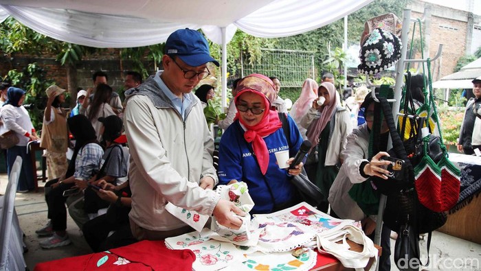 Program Kampung Berseri Astra (KBA) dari PT Astra International Tbk tampaknya berjalan sukses dan mampu lahirkan banyak pelaku Usaha Mikro Kecil Menengah (UMKM). Hal ini terlihat di acara Workshop Lingkungan Astra 2023 di Pondok Pekayon Indah, Bekasi, Jawa Barat, Kamis (23/11).