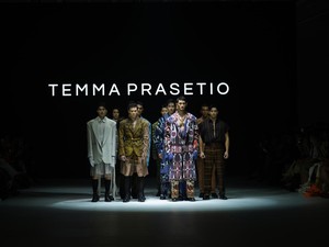 Ragam Tenun NTT di Tangan Temma Prastio Jadi Busana Pria yang Stylish