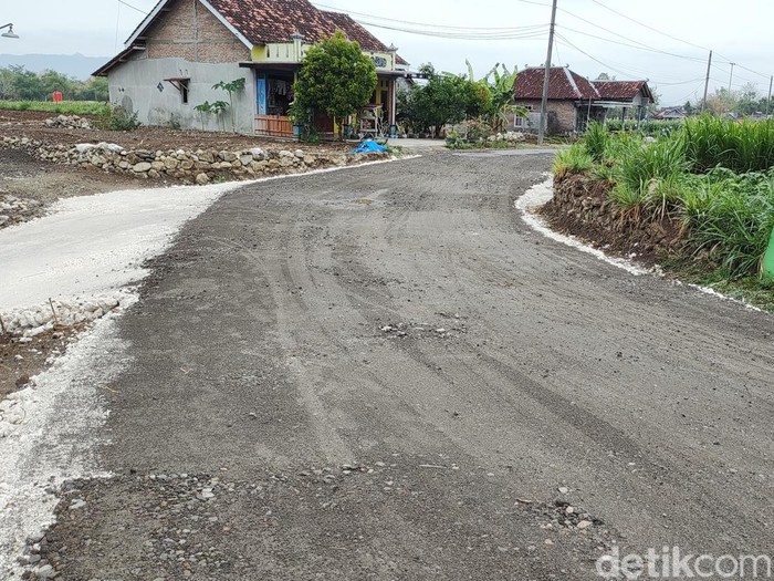 Kondisi terkini jalan Dukuh Pagerjurang, Ngawen, Gunungkidul, Jumat (24/11/2023).
