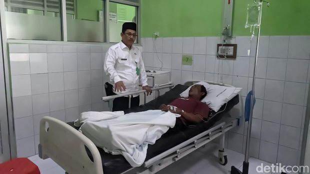 Korban selamat kecelakaan di Jalan Raya Mijen, Demak, Semarang-Jepara dirawat di RSUD Sunan Kalijaga Demak, Jumat (24/11/2023).