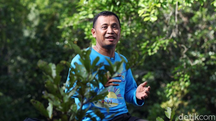 Lestarikan Mangrove, Upaya Desa Palaes Jaga Warisan Leluhur Desa Palaes memiliki hutan mangrove jauh sebelum wilayah ini dihuni. Untuk itu, warga Desa Palaes turut melestarikan mangrove untuk menjaga warisan leluhur. Desa Palaes yang terletak di Kabupaten Minahasa Utara, Provinsi Sulawesi Utara ini berada di wilayah pesisir dan memiliki hutan bakau (Rhizopora sp.) seluas 35 hektare.