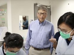 Momen Bill Gates Digigit Hewan Paling Berbahaya di Yogyakarta