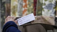 Harganya mulai dari Rp 100.000 hingga Rp 600.000.  
