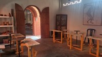 Di dalam museum terdapat kreasi-kreasi gerabah yang unik dengan berbagai bentuk mulai dari peralatan rumah tangga, bentuk hewan, hingga yang tampak seperti prasasti-prasasti Hindu ratusan tahun lalu.