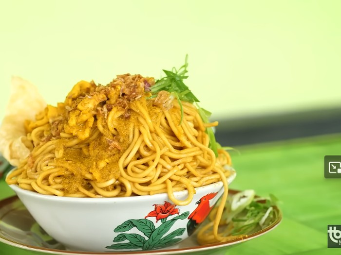 Mie ayam porsi jumbo yang bikin kenyang