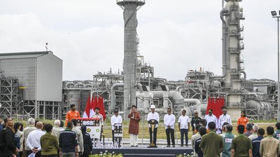 Momen Jokowi Resmikan Tangguh Train 3 di Teluk Bintuni Papua Barat