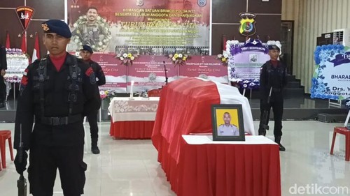 Momen kedatangan jenazah anggota Brimob Polda NTT yang gugur ditembak KKB Papua.
