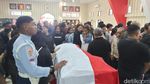Momen Haru Jenazah Bharada Bonifasius Tiba di Kupang, Brimob Gugur Ditembak KKB